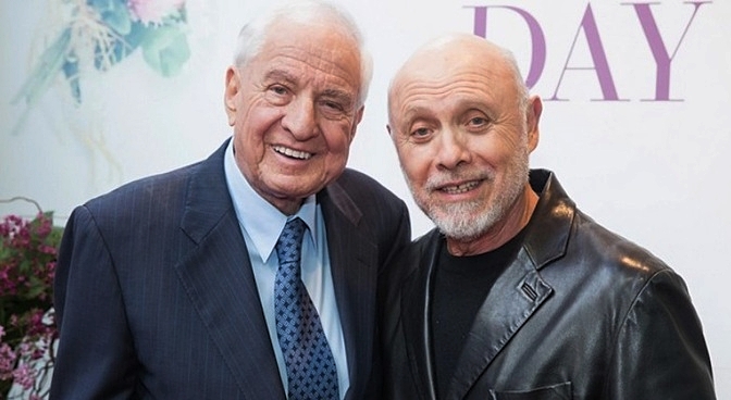 HECTOR-ELIZONDO-GARRY-MARSHALL-2-A-FOTOR.jpg
