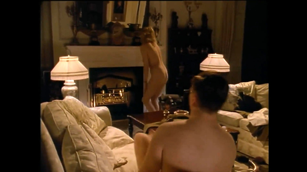 cap_The Camomile Lawn S01E03 1080p (moviesbyrizzo upl)_00_13_55_10