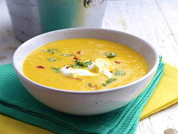 Möhren-Orangen-Suppe mit Ingwer Möhren-Orangen-Suppe mit Ingwer