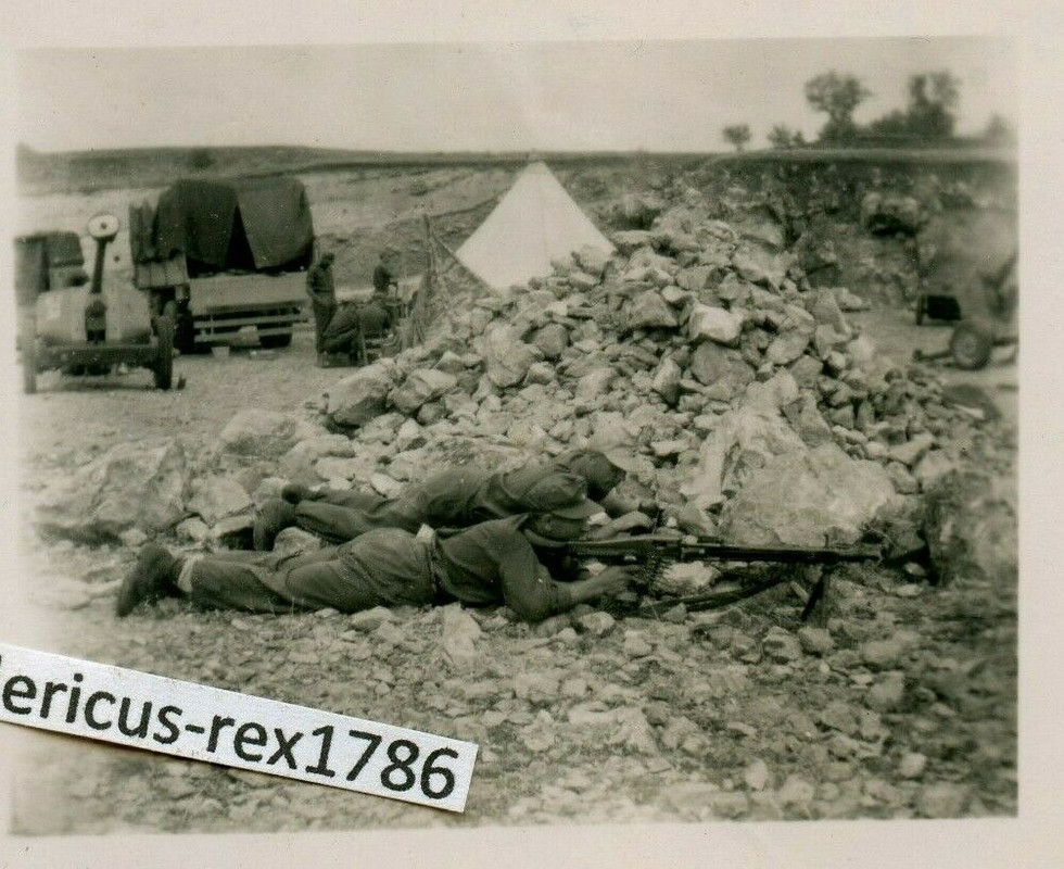 Foto WH Gebigs Div. Panzer Jäg. Abt. Griechenland MG 42 Stellung Pak Kennung