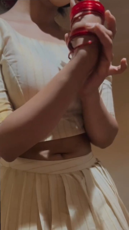 cute malayali girl sexy navel in kerala dress.mp4_snapshot_00.01.302