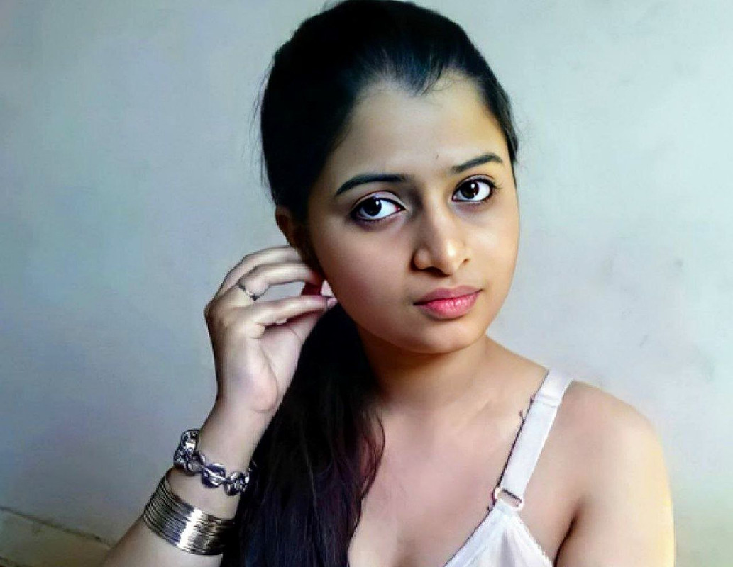 Desi girl showing her boob exclusive viral video
