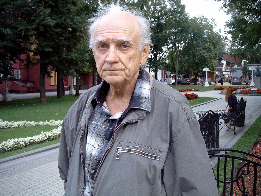 kuvaldin-yuriy-po-ulitse