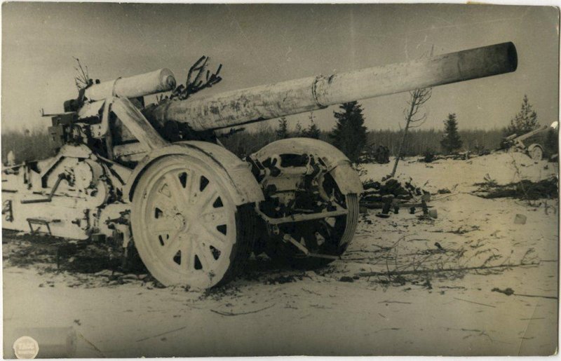 Тяжелая дальнобойная артиллерия, брошенная противником при отступлении.,