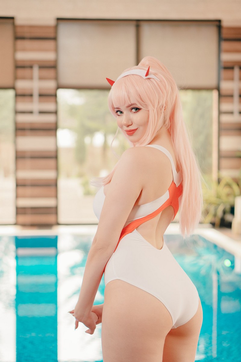 Alina Becker 02 Zero Two Cosplay Darling in the Franxx 泳池主题写真【47P-56.8M】插图7