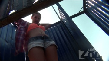 [Image: Voyeur38365131942.jpg]