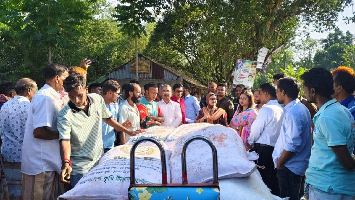 দুর্গাপুরে ২০ বস্তা সার জব্দ