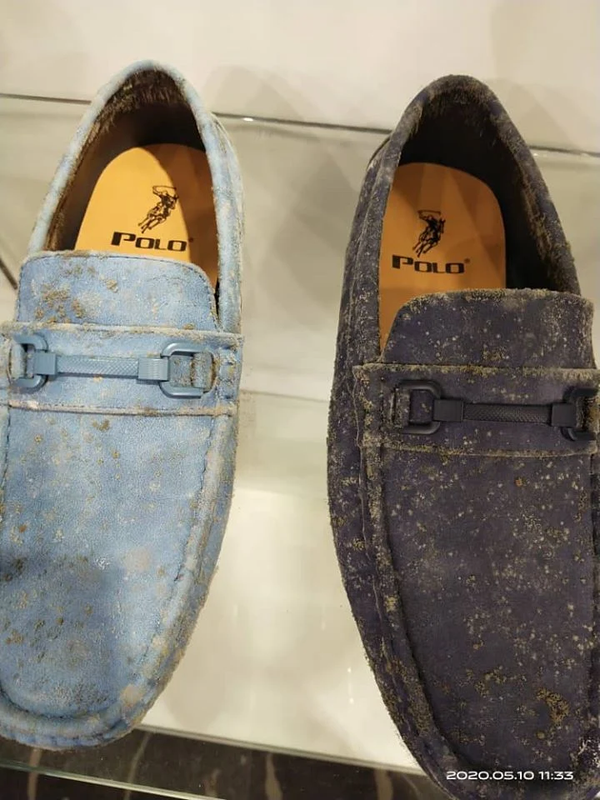 Sepatu bermerk dalam kondisi rusak dan berjamur.
