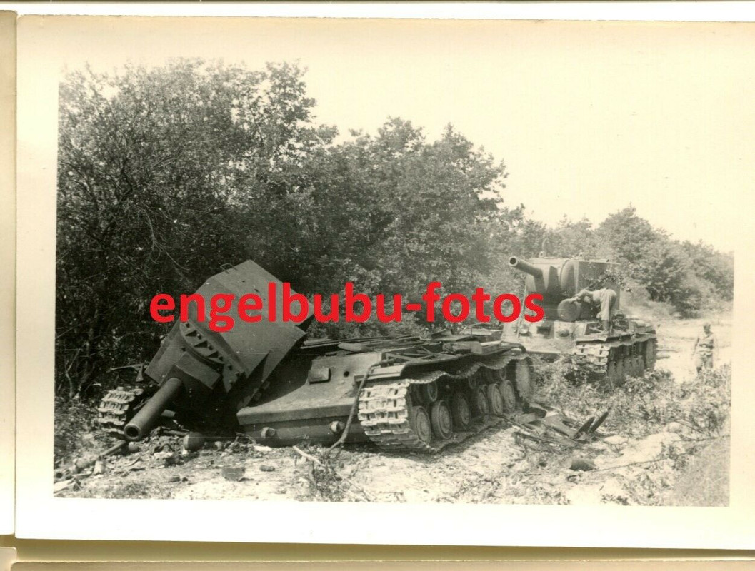 FOTO - PANZER - 4.Geb.Div. - Einsatz - combat - Rußland - Russischer KW-II