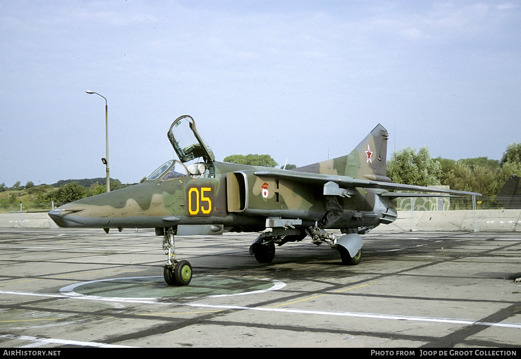 19 GvAPIB Mig-27D Yellow 05_61912561307 27.07.92