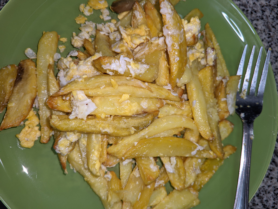 Revuelto de papas fritas