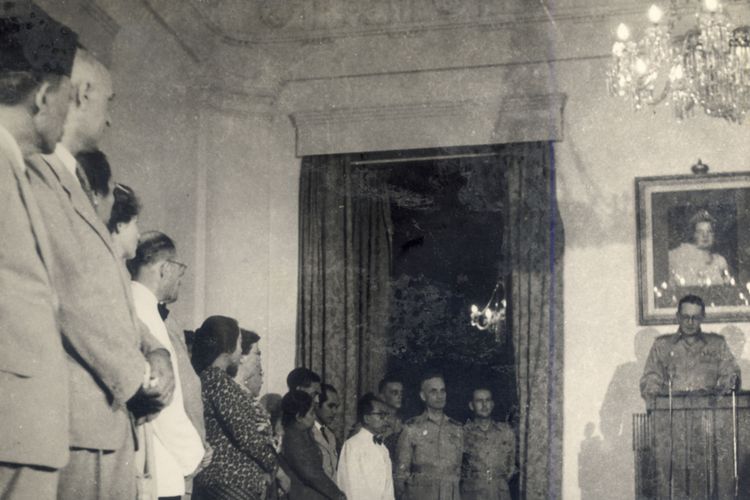 Malam resepsi pembubaran KNIL oleh Dr. Hirschfeld –