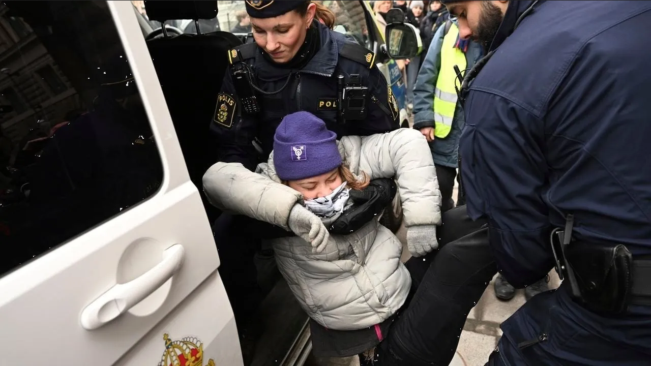 Greta Thunberg arrestada de nuevo en Estocolmo por protestar: VIDEO