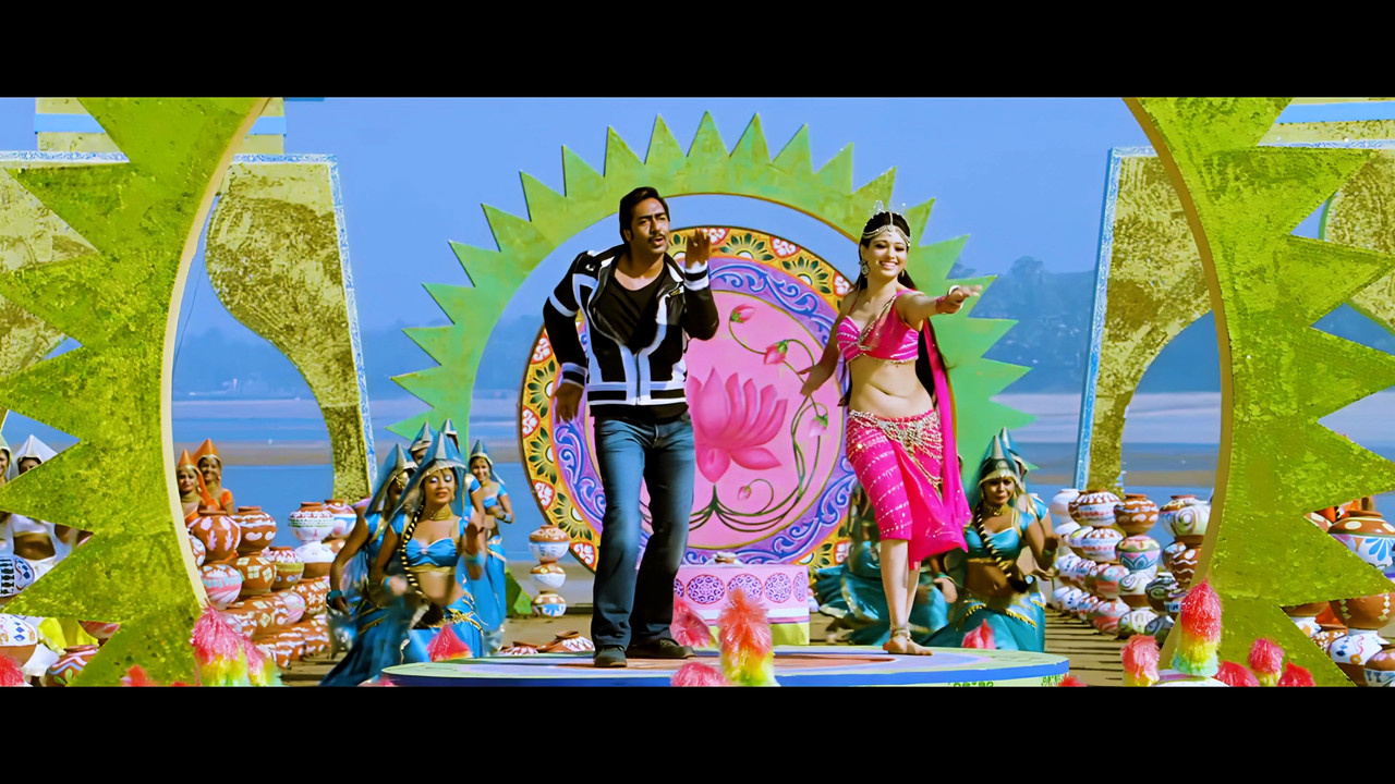 Tamanna Hot Song From Himmatwala Naino Main Sapna 4K (Best Quality).mp4_snapshot_01.02_[2021.04.05_1