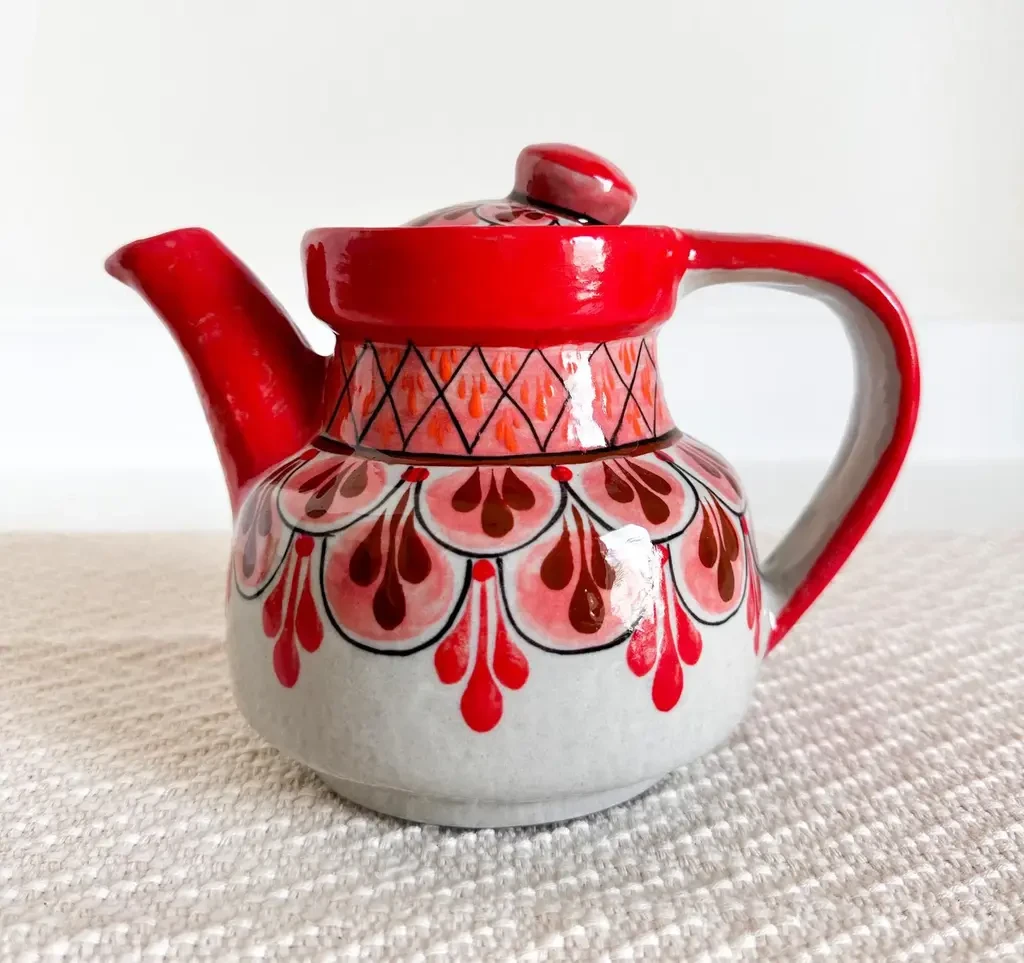 teapot-hand-painted.webp
