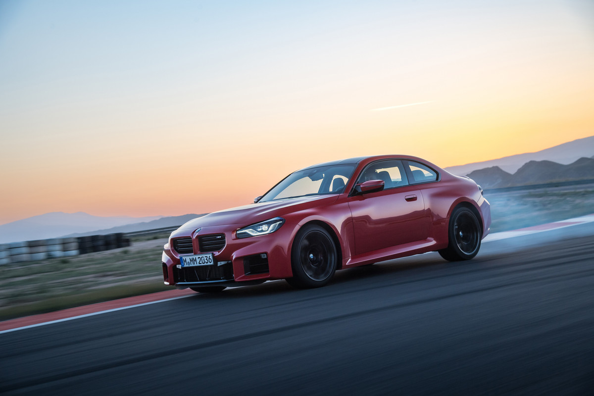 P90482713_highRes_the-all-new-bmw-m2-r