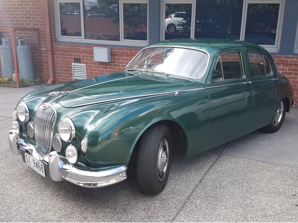 1957-jaguar-24-litre-saloon-mark-1_1