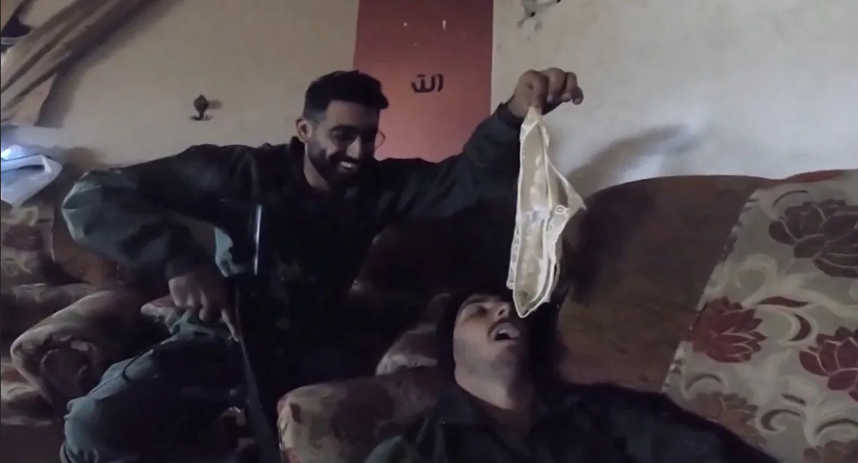 Escándalo en Gaza: Soldados israelíes bromeando con lencería desatan críticas (VIDEO)