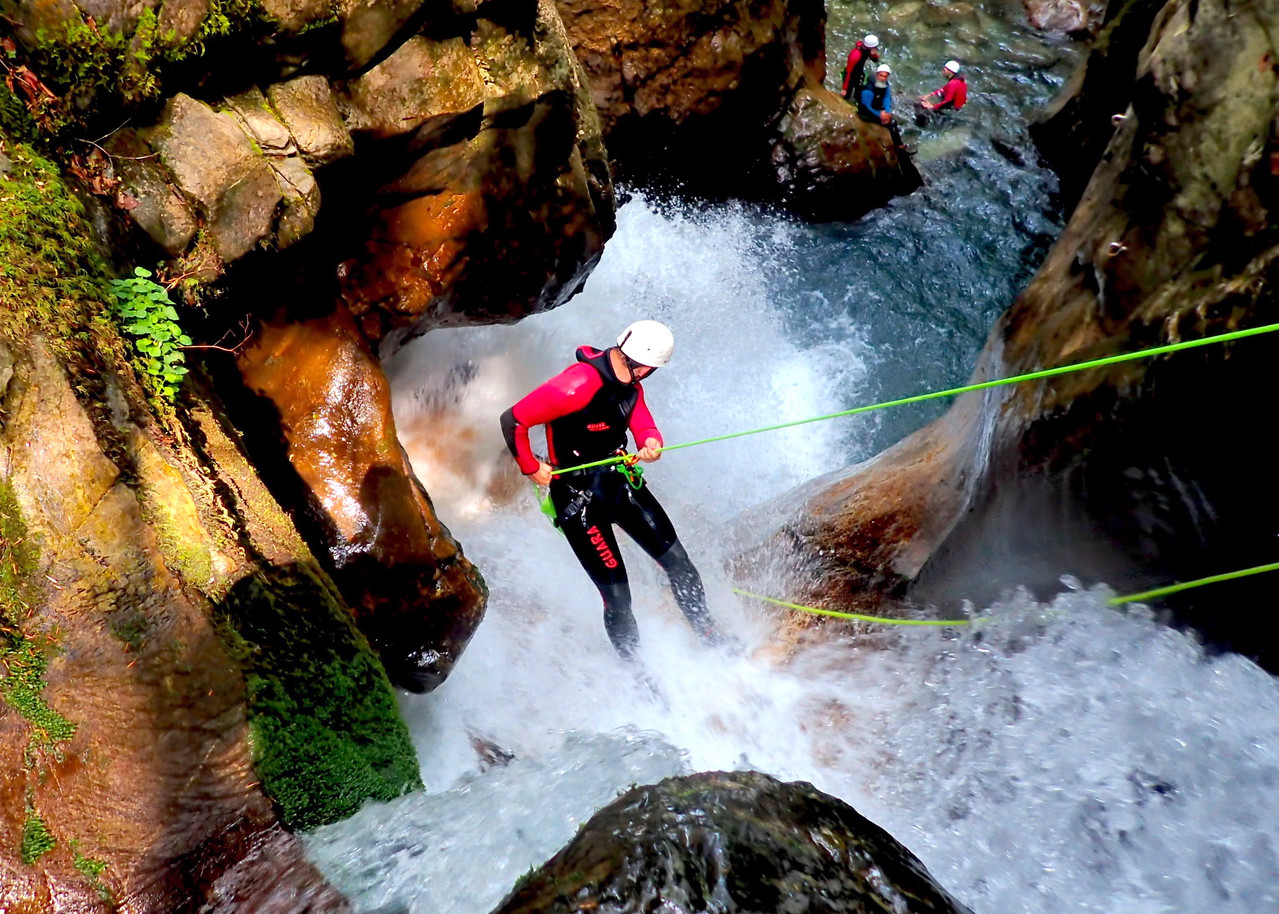 Demi-journée canyoning Aventure Vallée d'Ossau sauts obligatoires