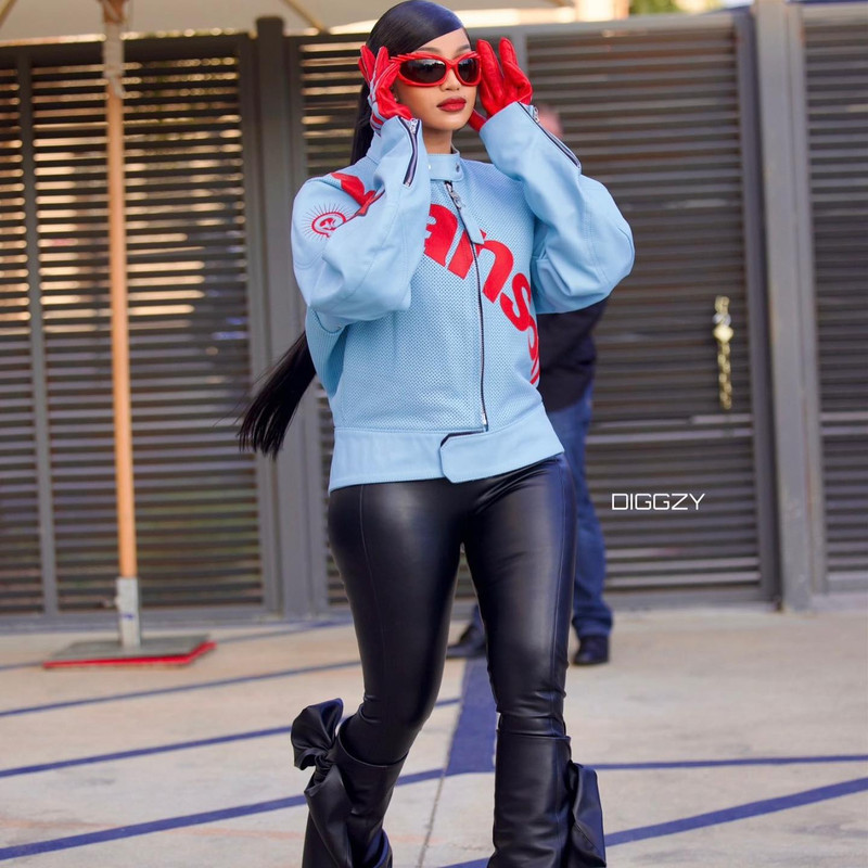 Cardi B تلفت الأنظار بإطلالة مثيرة  Iamcardib-1719342348323