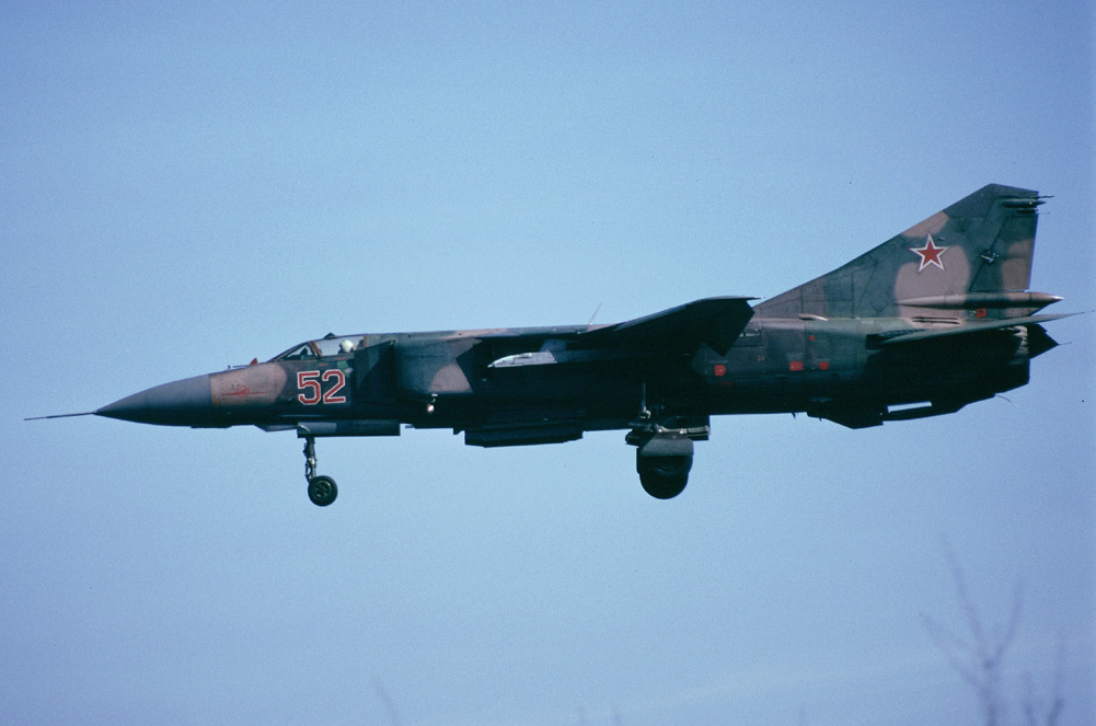 833 IAP Mig-23MLD 52 Red_0390319368_04.04.91