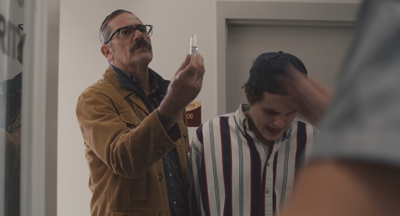 Neighborhood.Watch.2025.1080p.BluRay.DD.5.1.x264-MegaPeer (Vietsub).mkv_snapshot_00.05.24.241