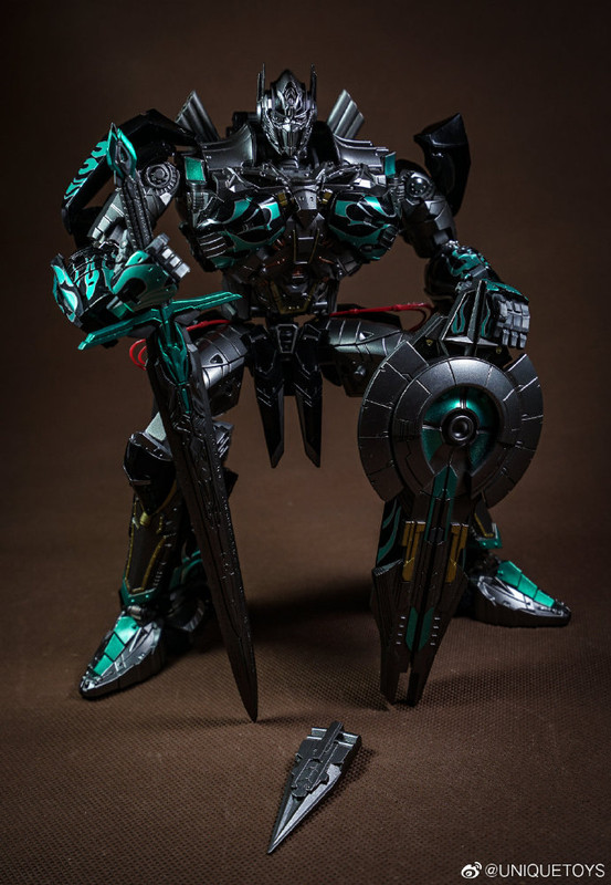 Unique-Toys-R-02B-Dark-Challenger-12