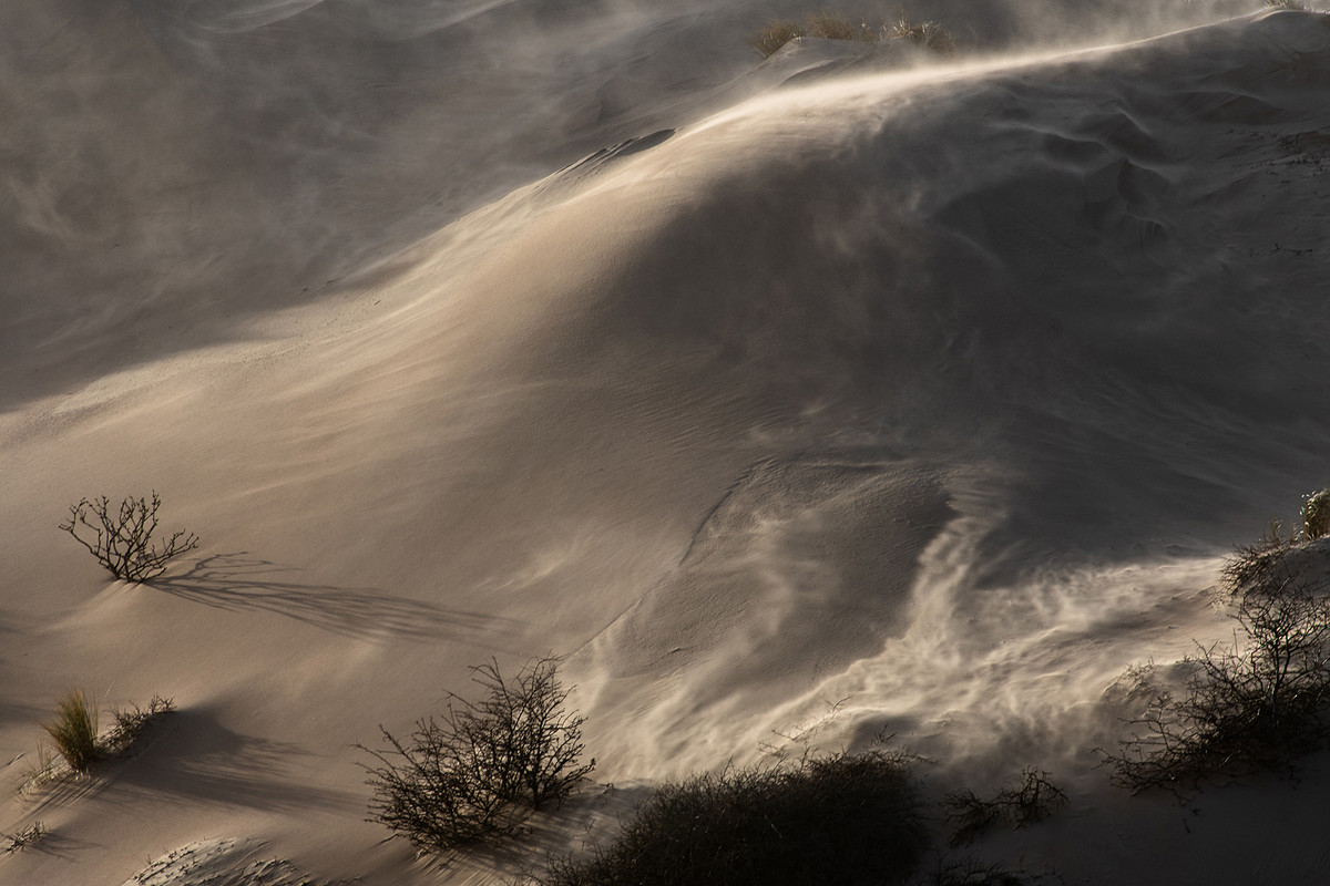 Wervelend zand tijdens een storm