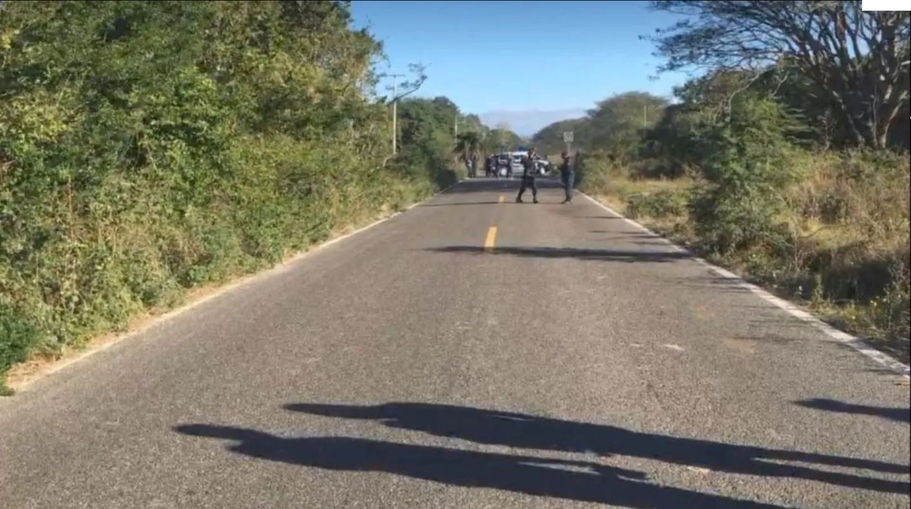 Oaxaca: Encuentran a dos hermanos muertos en carretera, vendían dulces