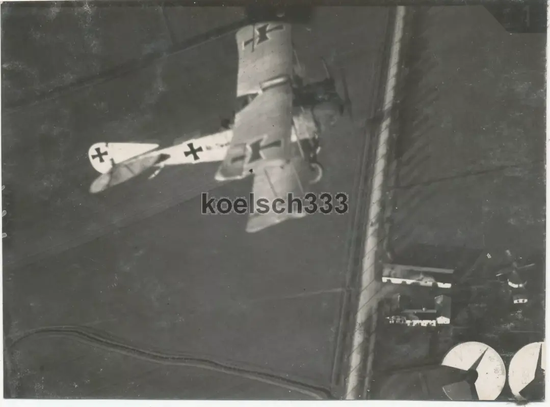 Foto deutsches Doppeldecker Flugzeug im Flug ... Jasta Frontflieger 1918 (2)