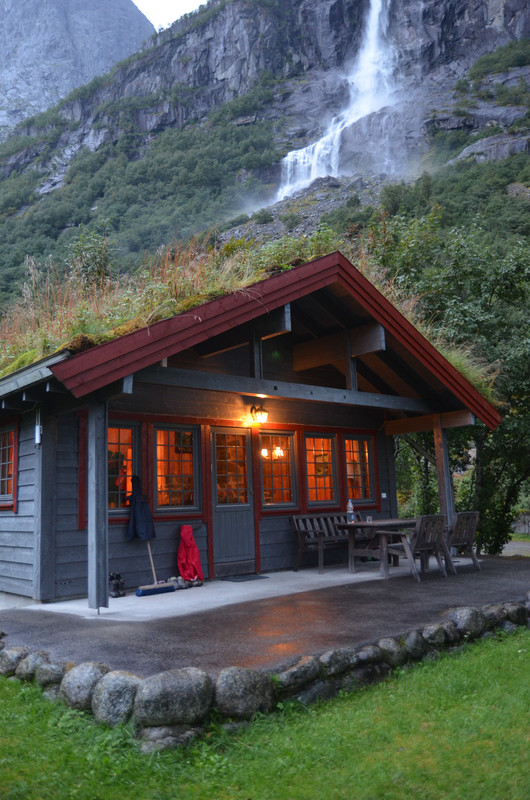 Noruega 10 días de cabañas y con niños - Blogs de Noruega - ETAPA 4- Crucero por el Fiordo Geiranger hacia Hellesyt- Glaciar Briksdal (9)