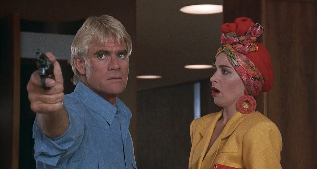 Who's Harry Crumb? 1989 BluRay [Hindi + Tamil + Telugu + English] 480p 720p ESub Screenshot
