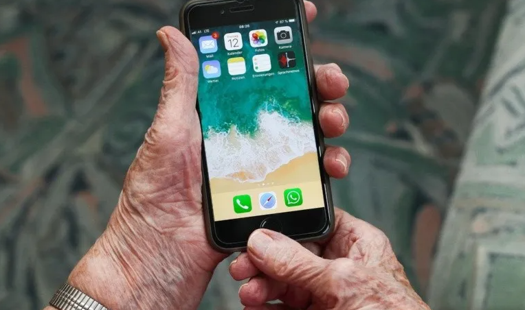 Viral: abuelita mandó conmovedor WhatsApp a su amiga fallecida