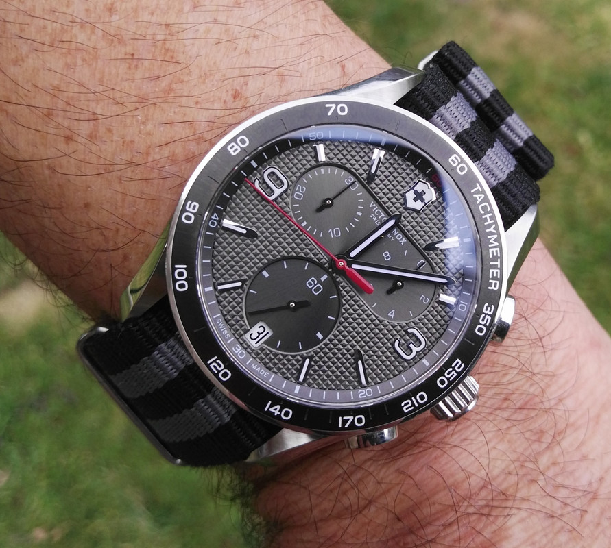 Le club des heureux possesseurs de VICTORINOX - Page 38 Nato-vic-gris