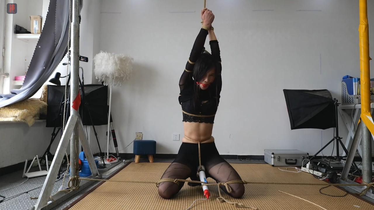 绳之韵 菲菲花纹黑丝 四 上.mp4_20210915_085623.585