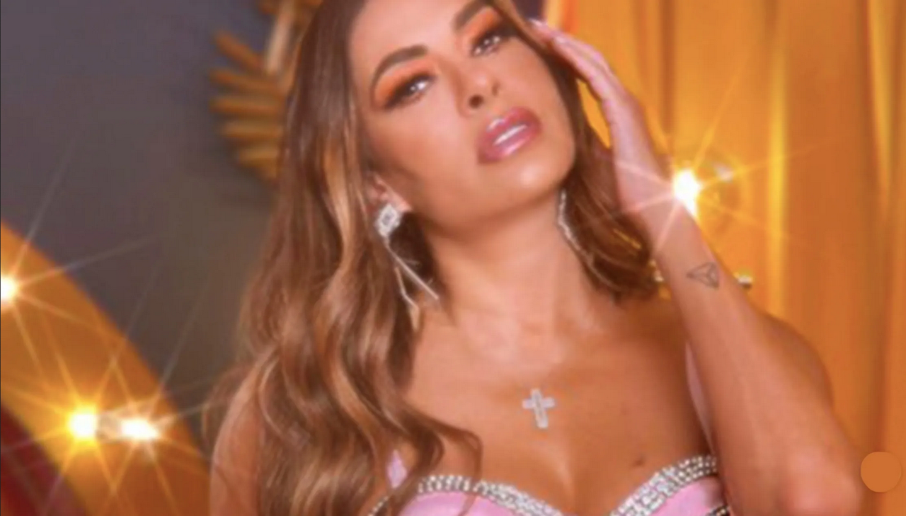 Con intensa foto, Galilea Montijo seduce en diminuta lencería