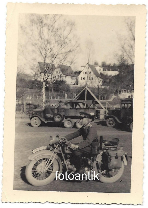 Foto 2 WK Krad Motorrad BMW NSU Zündapp Packtasche Soldat WH Fahrzeug Sdkfz