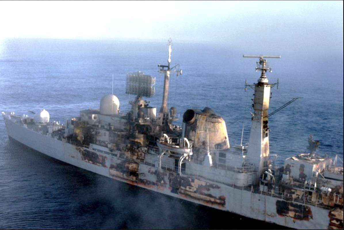 HMS Sheffield (D.80) после ликвидации пожара между 4 и 10 мая 1982-6