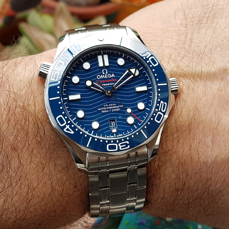 Ω Seamaster Professional Diver 300M Co-Axial Master Chronometer 42mm Cal. 8800 Blue (1)