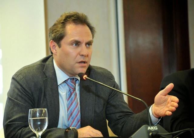 [Image: aer-VASILAKISEYT4.jpg]