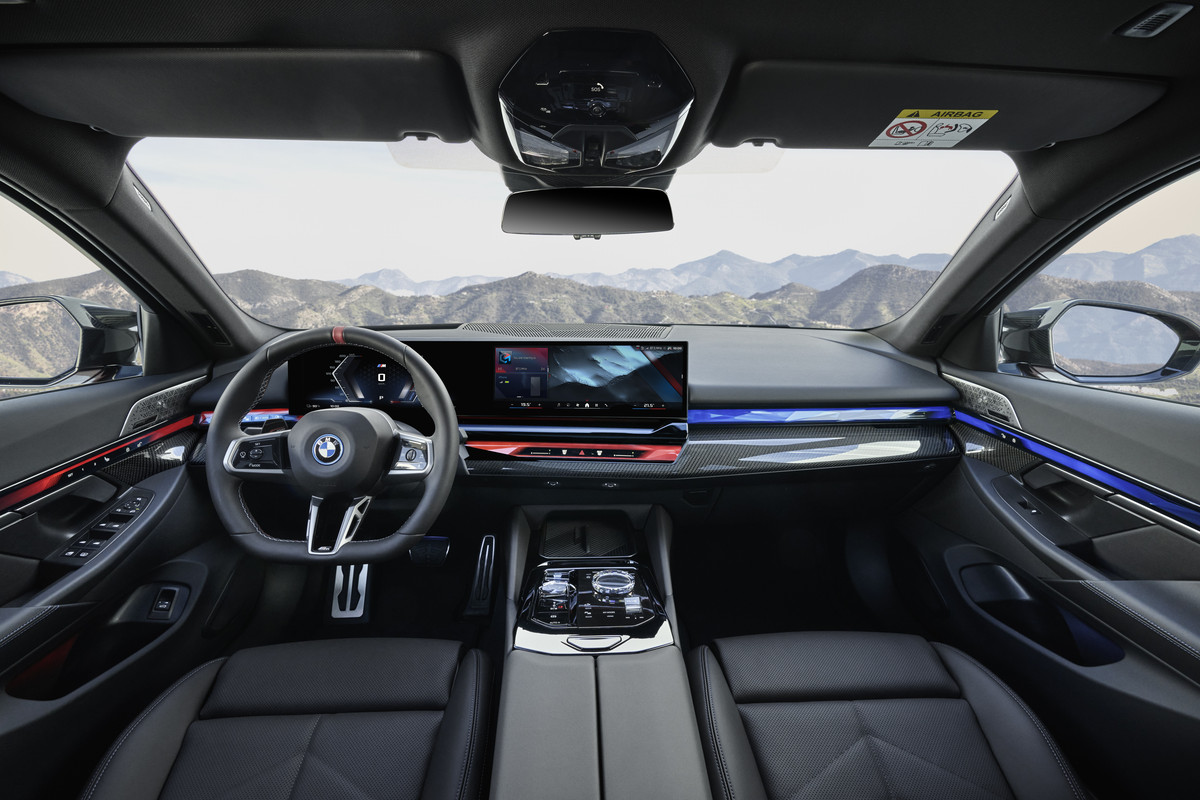 P90505514_highRes_the-new-bmw-i5-m60-x