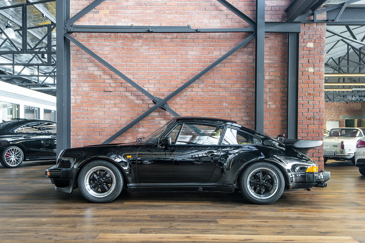 Porsche-930-Turbo-black-14.jpg