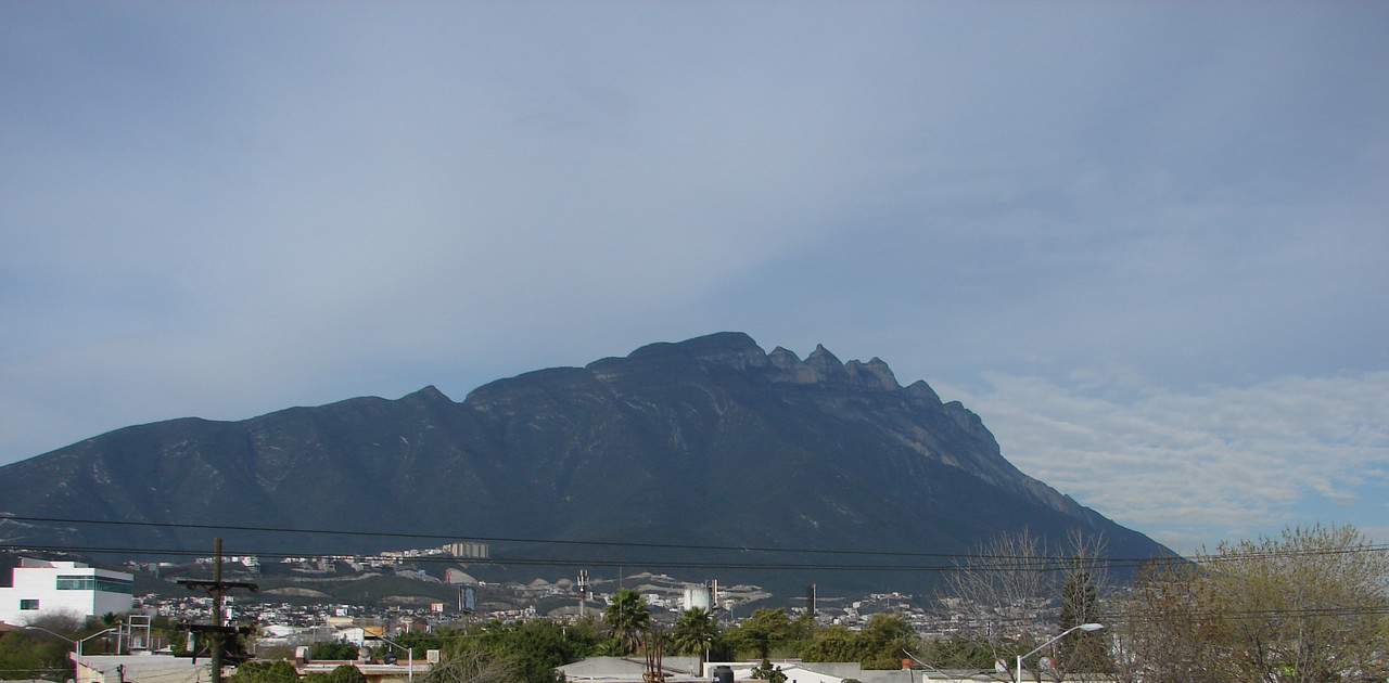 Nube con forma de 'nepe' en cerro de Nuevo León se hace viral