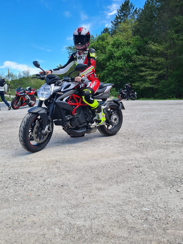 841CECF0-8683-49DC-8C38-837497823134