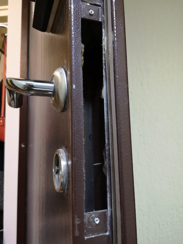 дверь без замка