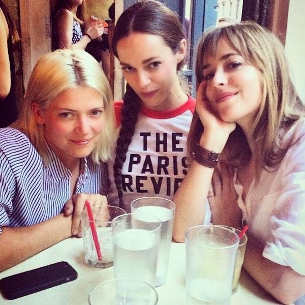 Foto de Dakota Johnson  e seu(sua) amigo(a) 