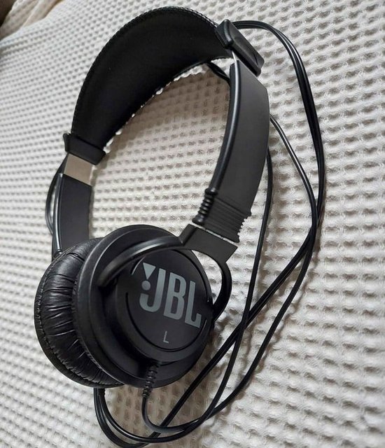 JBL C300 Fone de Ouvido, Conchas Ajustáveis, Preto