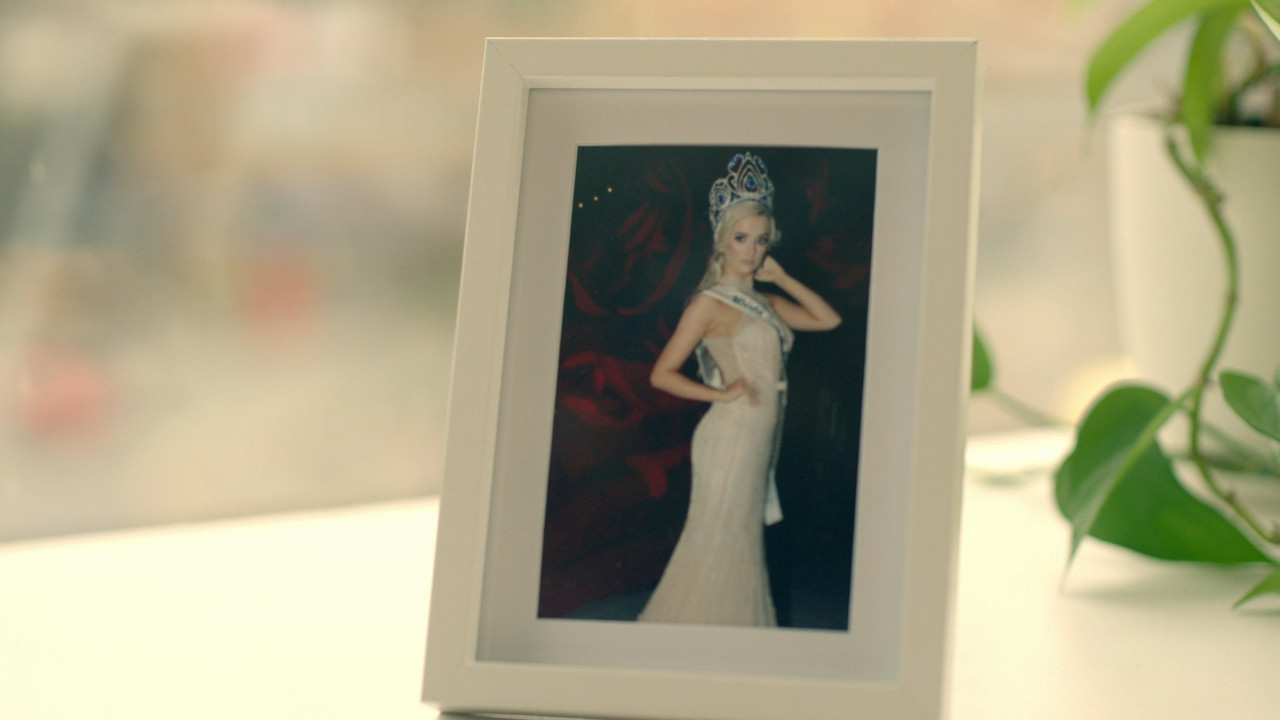 Molly-Mae_ Behind It All 2025 S01E01 Amazon 1080p WEB DDP x264-NM21vi.mkv_snapshot_02.58.715