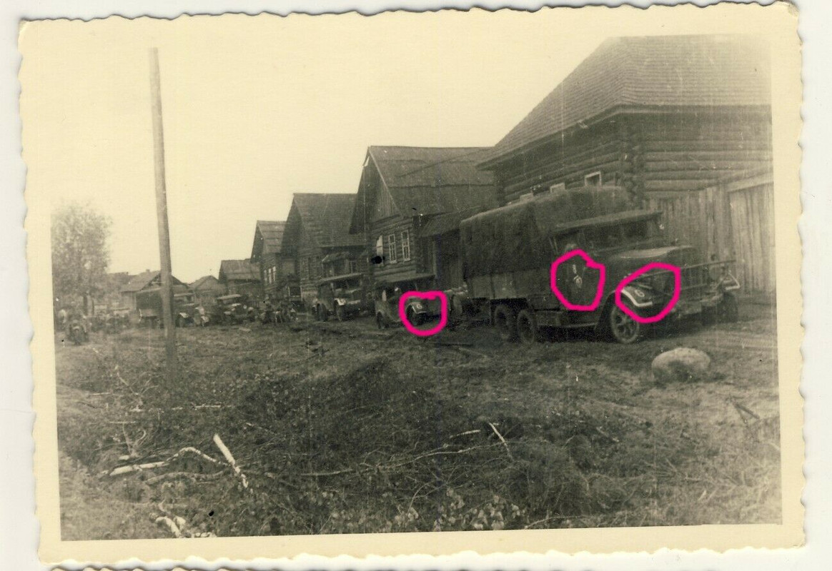 Einsatz-Foto WW2 18.Panzer Division LKW KFZ Kübelwagen m. Wappen & Zahl Ostfront