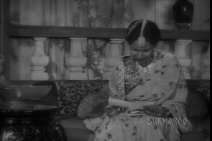 Ratan-1944-DVDRip-Hindi-480p-AVC-AAC-2-0-ESub-mkv-0004